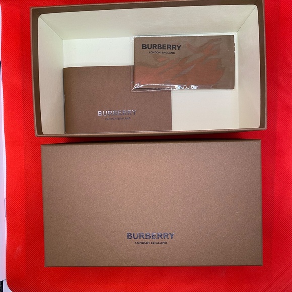 NEW Burberry BE4291 White Sunglasses - Picture 12 of 15